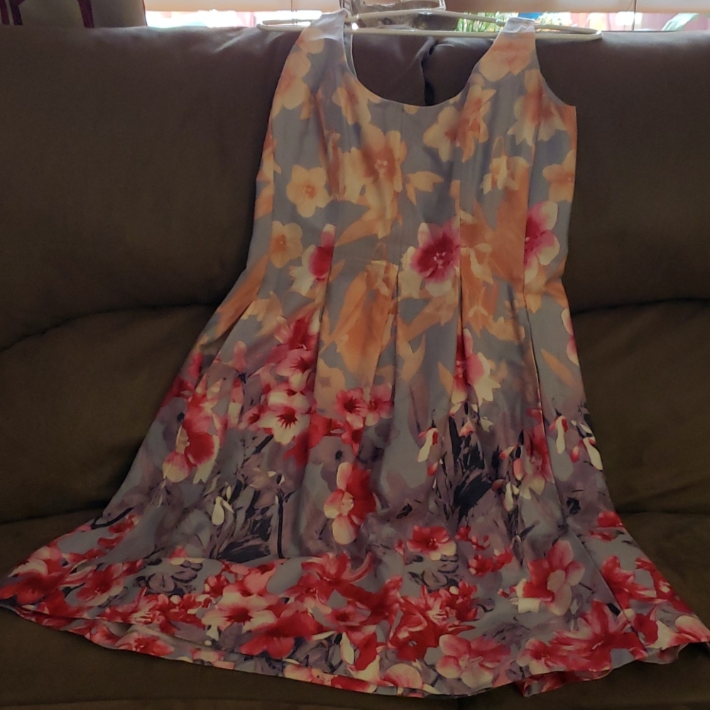 Dress - Picture 6 of 6
